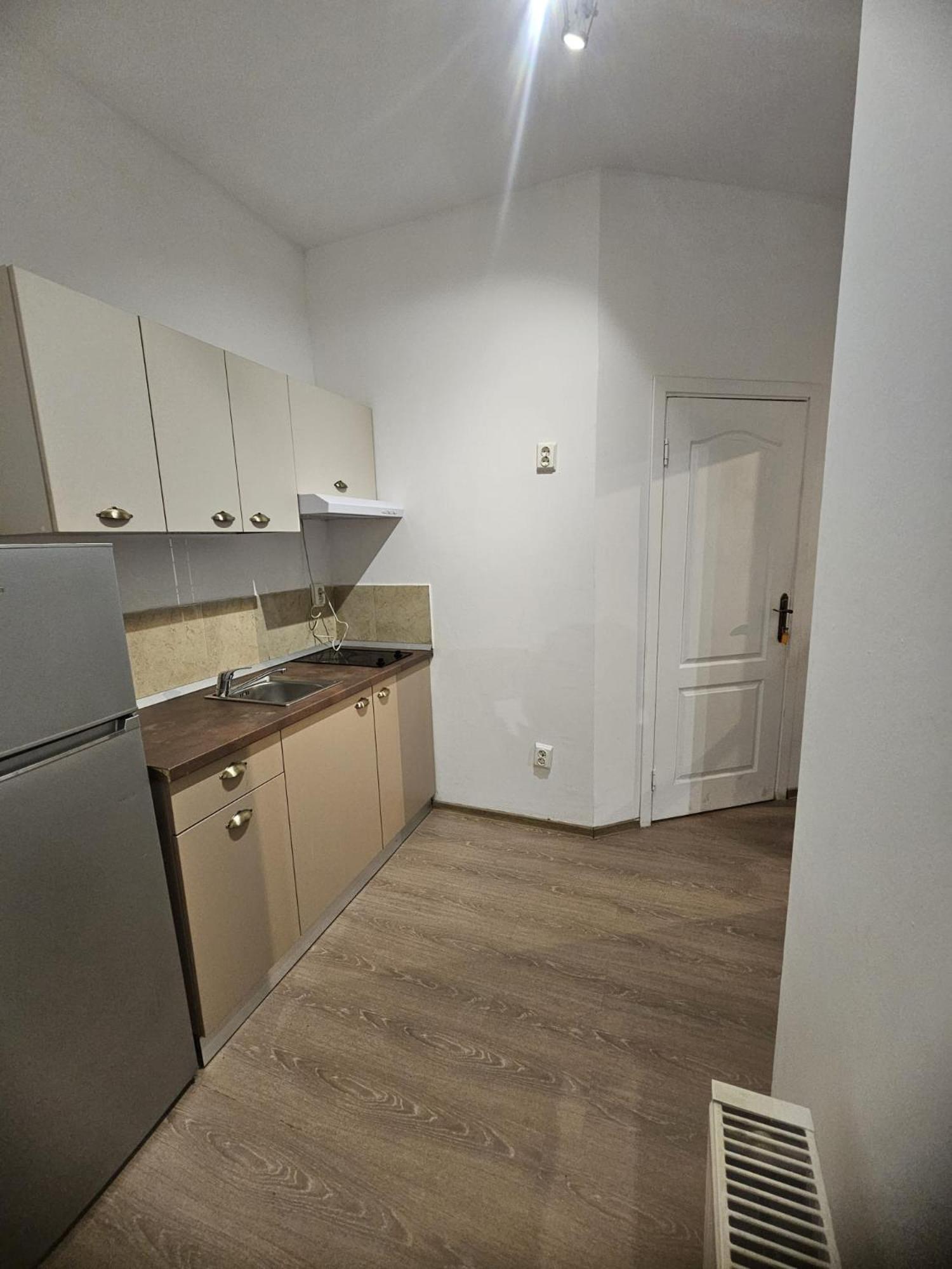Stanford Aparthotel Gara De Nord Boekarest Buitenkant foto